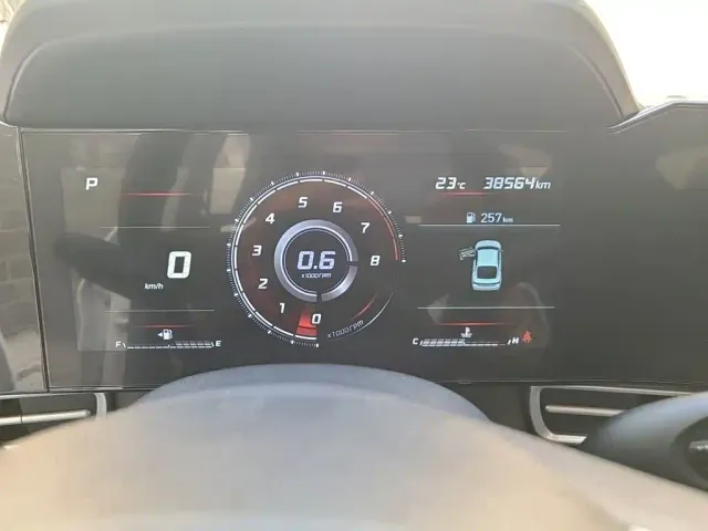 Hyundai Elantra 2022 1.5L CVT LUX Premium Edition — Фото автомобиля 7