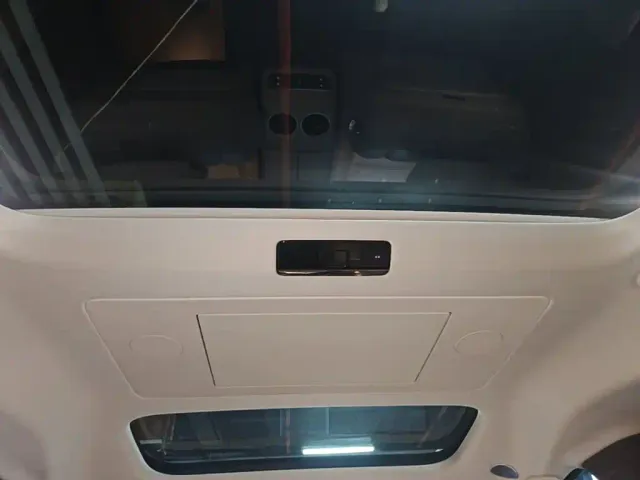 Li Auto MEGA — Фото автомобиля 17