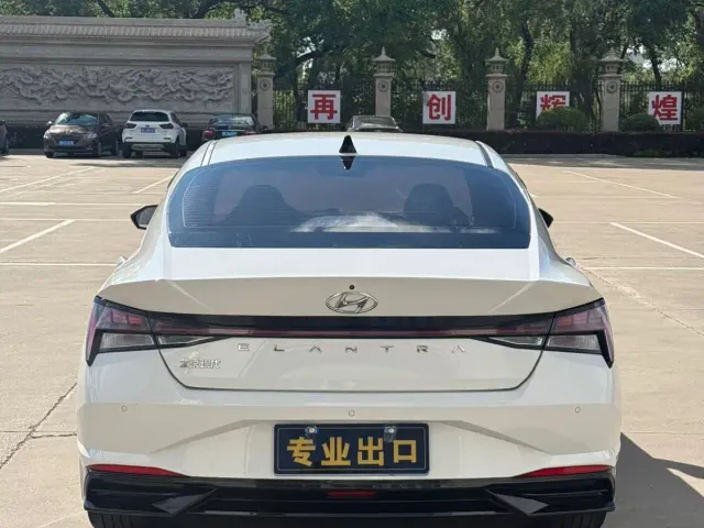 Hyundai Elantra — Фото автомобиля 5