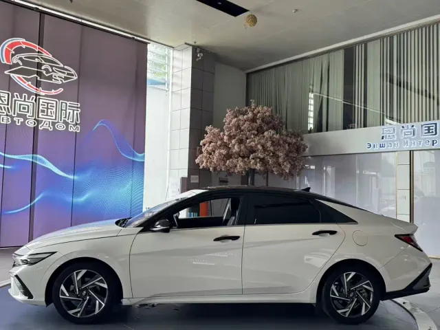 Hyundai Elantra — Фото автомобиля 4
