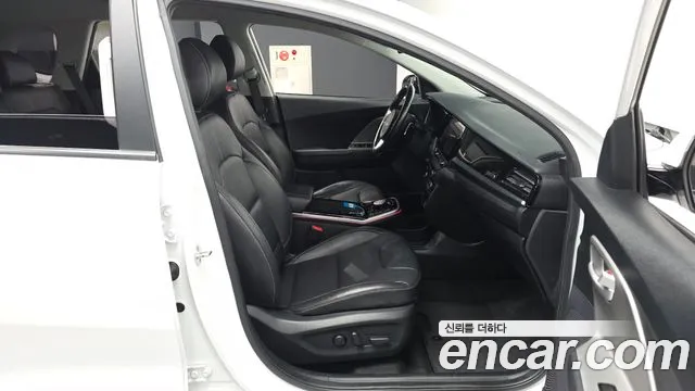 Kia Niro — Фото автомобиля 17
