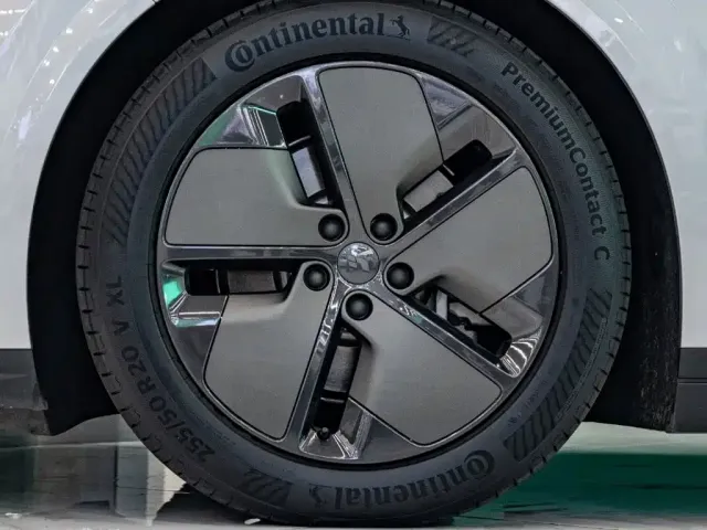 Li Auto Li i8 2025 Standard Edition — Фото автомобиля 7