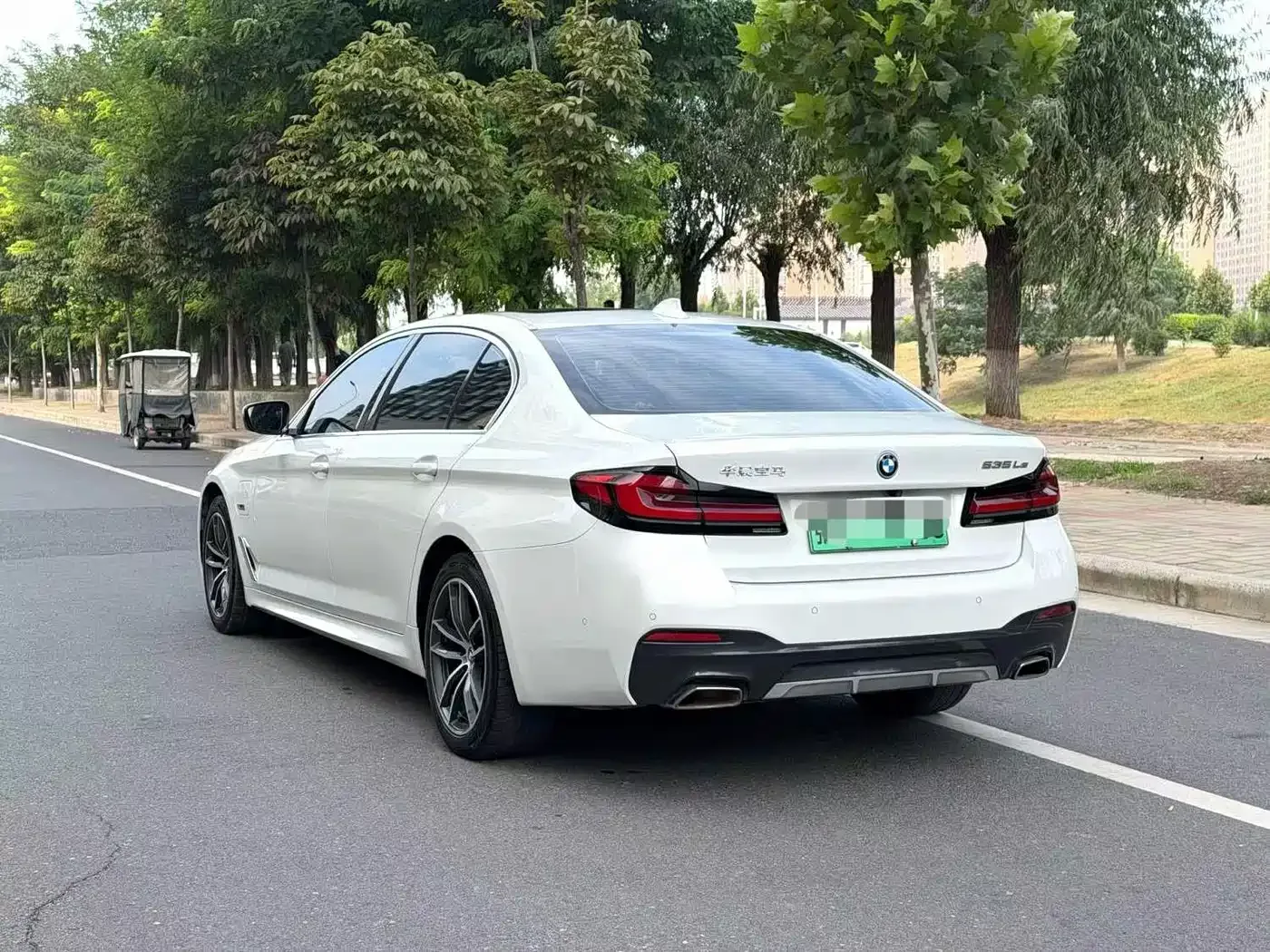 BMW BMW 5 Series New Energy 2022 535Le M Sport Package — Фото автомобиля 6
