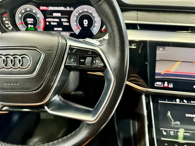 Audi A8 — Фото автомобиля 28