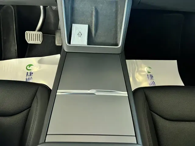 Tesla Model Y — Фото автомобиля 11