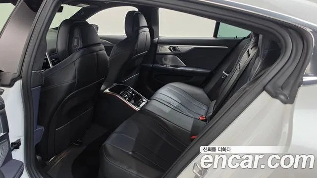 BMW 8-Series — Фото автомобиля 24