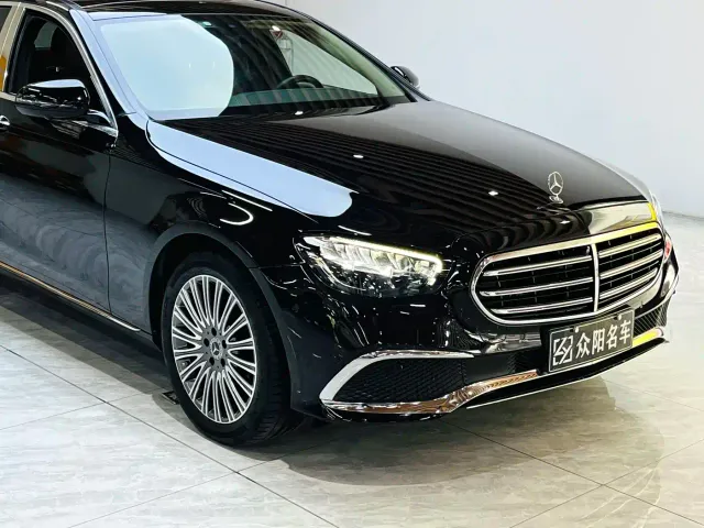 Mercedes-Benz E-Class — Фото автомобиля 4
