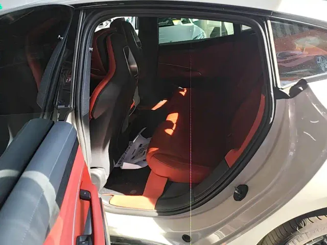 Xiaomi SU7 — Фото автомобиля 16