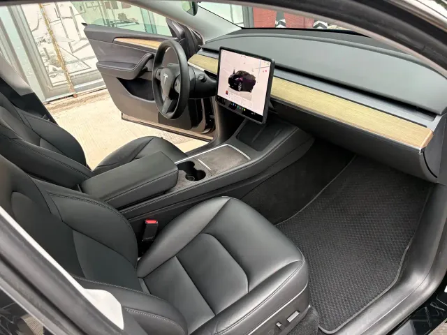 Tesla Model Y — Фото автомобиля 7