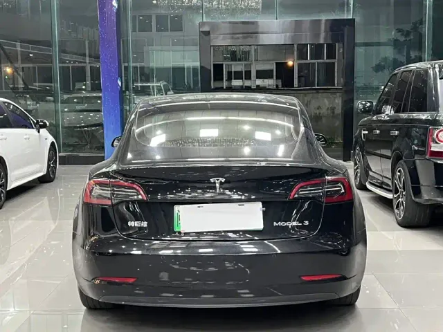 Tesla Model 3 — Фото автомобиля 8