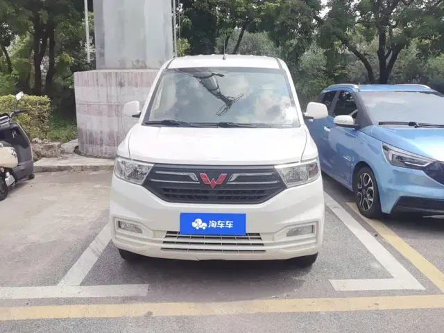 Wuling Hongguang V — Фото автомобиля 2