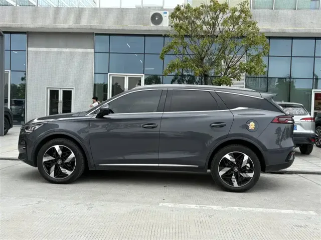BYD Tang — Фото автомобиля 3