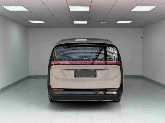 Li Auto MEGA — Фото автомобиля 21