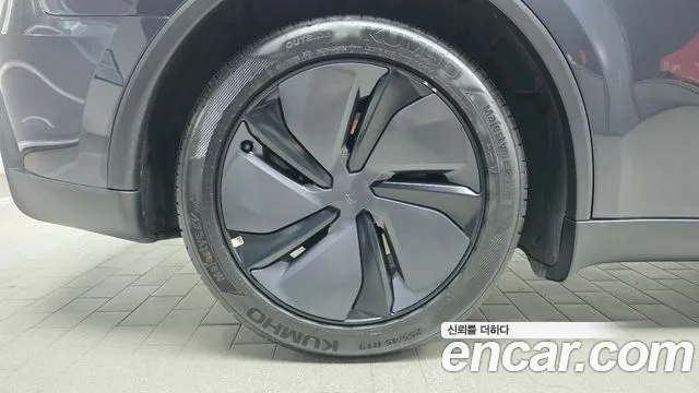 Tesla Model Y — Фото автомобиля 4