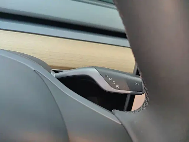 Tesla Model Y — Фото автомобиля 13
