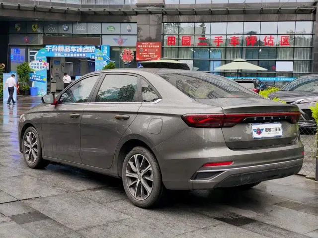 Geely Emgrand — Фото автомобиля 4