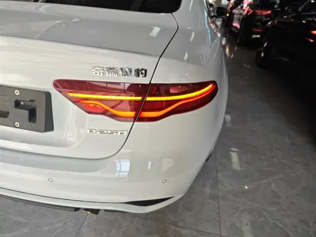Jaguar XEL — Фото автомобиля 23