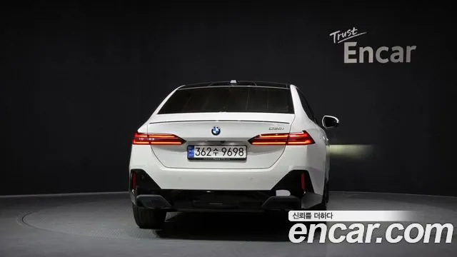 BMW 5-Series — Фото автомобиля 4
