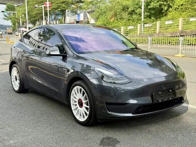 Tesla Model Y — Фото автомобиля 4
