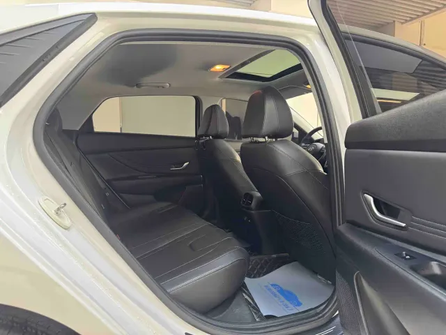 Hyundai Elantra — Фото автомобиля 9