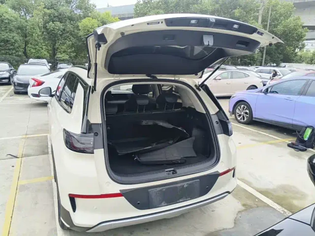 BYD Sealion 05 EV — Фото автомобиля 18