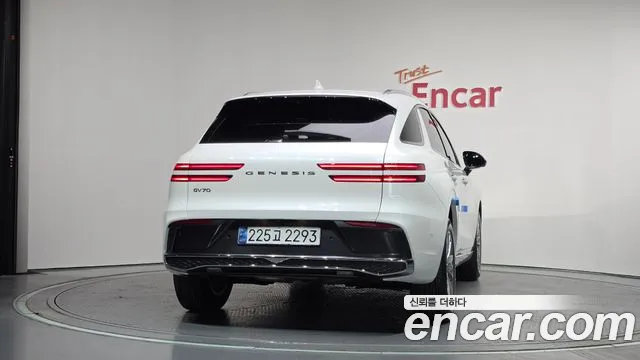 Genesis GV70 — Фото автомобиля 4