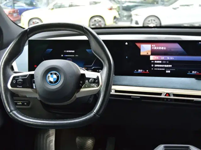 BMW iX — Фото автомобиля 8