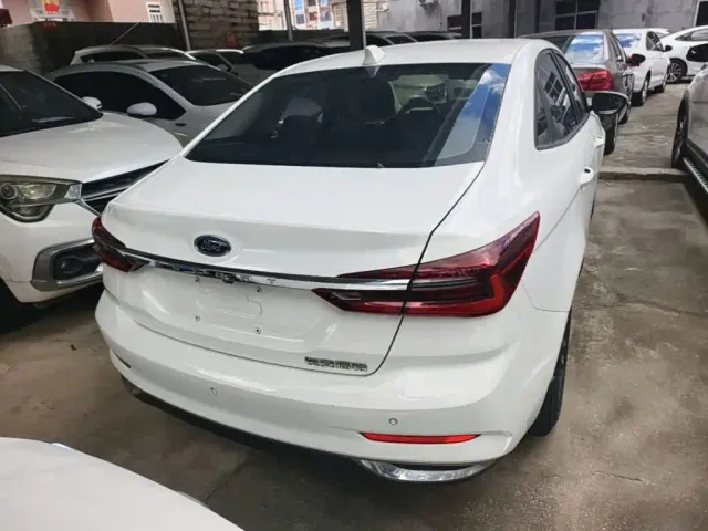 Ford Escort — Фото автомобиля 5