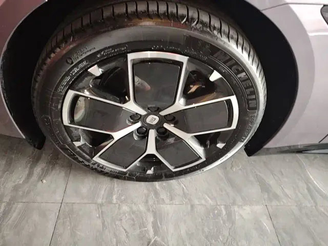 Xiaomi SU7 — Фото автомобиля 24
