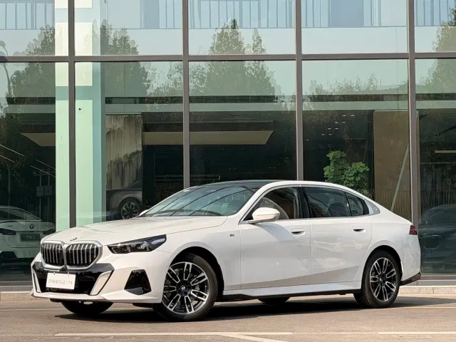 Фотография автомобиля — BMW 5 Series