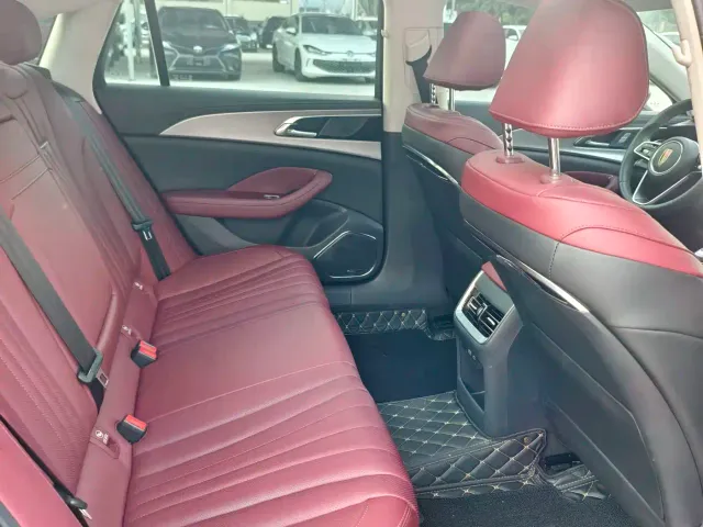 Hongqi H5 — Фото автомобиля 9