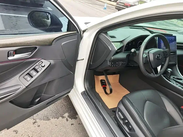 Toyota Avalon — Фото автомобиля 11