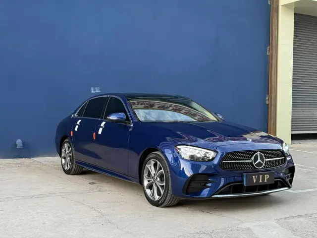 Mercedes-Benz E-Class — Фото автомобиля 3