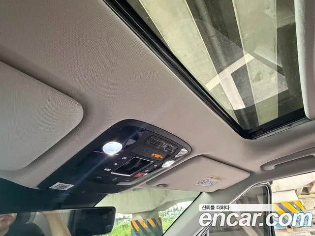 Kia Carnival Generation 4 — Фото автомобиля 11