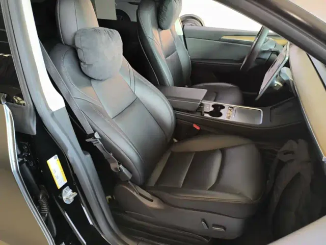 Tesla Model Y — Фото автомобиля 24