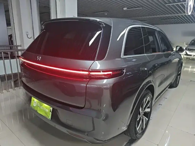 Li Auto L8 — Фото автомобиля 6