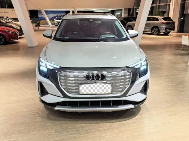 Audi Q5 e-tron — Фото автомобиля 2