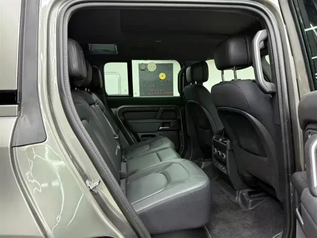 Land Rover Defender — Фото автомобиля 7