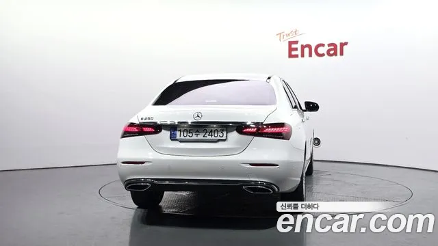 Mercedes-Benz E-Class — Фото автомобиля 4
