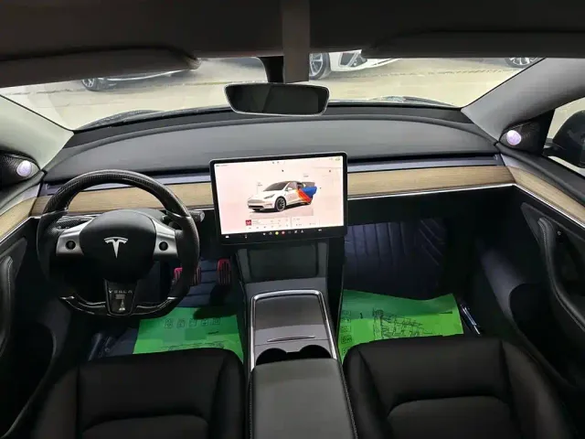 Tesla Model Y — Фото автомобиля 6