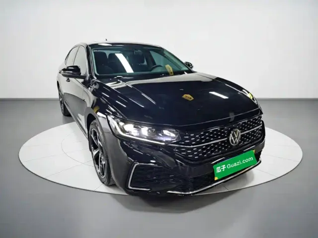 Volkswagen Passat 2025 Outstanding 380TSI Starlight Dragon Soaring Edition — Фото автомобиля 3