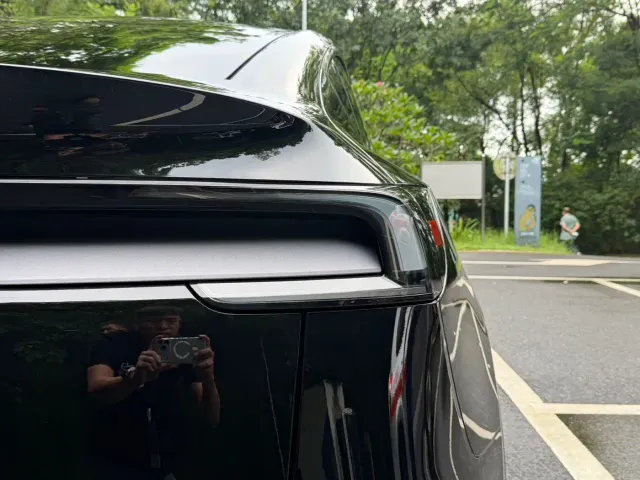 Tesla Model Y — Фото автомобиля 18