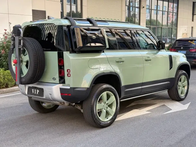 Land Rover Defender — Фото автомобиля 6