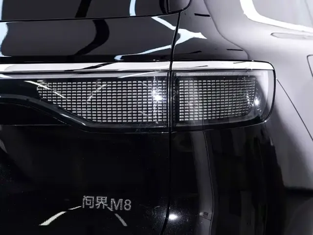 Aito M8 — Фото автомобиля 11