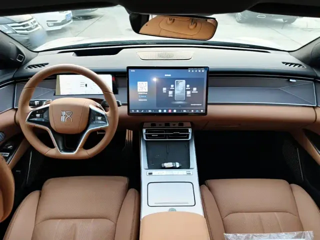 BYD Han L — Фото автомобиля 9