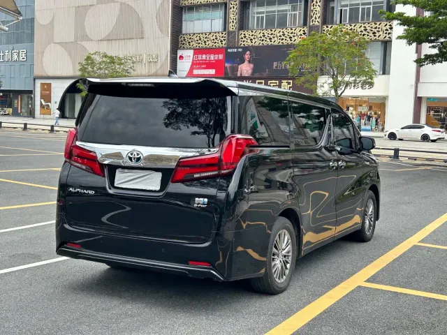 Toyota Alphard — Фото автомобиля 9