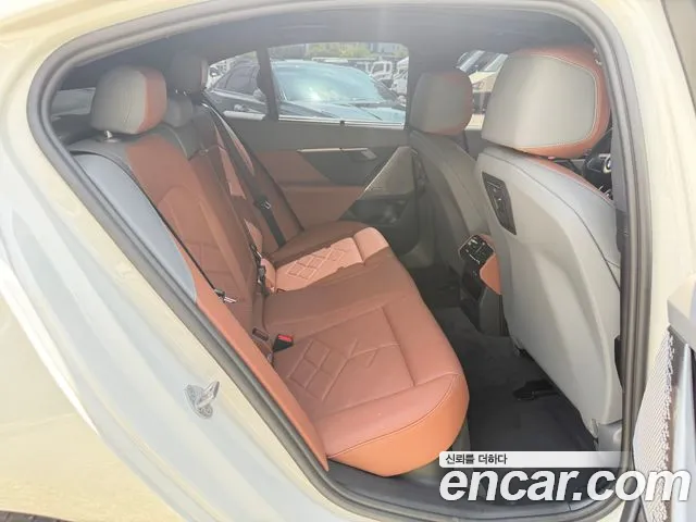 BMW 5 Series G60 — Фото автомобиля 10