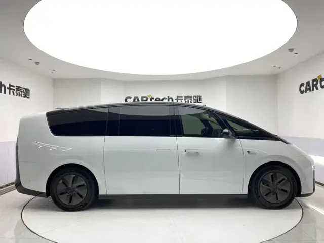 Li Auto MEGA — Фото автомобиля 4