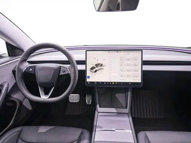 Tesla Model 3 — Фото автомобиля 14