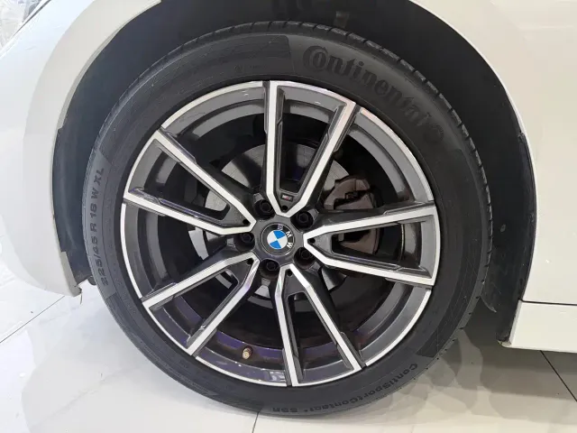 BMW 3 Series — Фото автомобиля 24